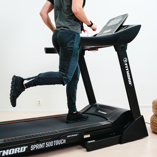 FitNord Sprint 500 Touch Juoksumatto *VOITELUVAPAA* (VUODEN LISÄTAKUU JA SYKEVYÖ KAUPAN PÄÄLLE — arvo 299,80 €) 10