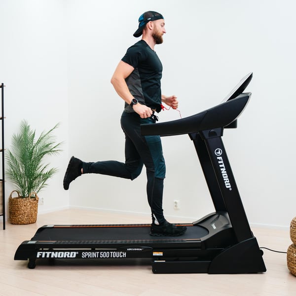 FitNord Sprint 500 Touch Juoksumatto *VOITELUVAPAA* (VUODEN LISÄTAKUU JA SYKEVYÖ KAUPAN PÄÄLLE — arvo 299,80 €) 2