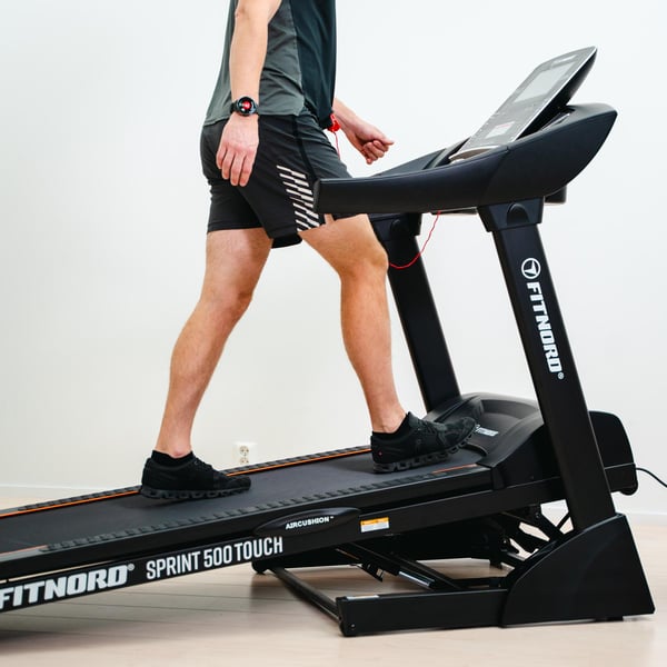 FitNord Sprint 500 Touch Juoksumatto *VOITELUVAPAA* (VUODEN LISÄTAKUU JA SYKEVYÖ KAUPAN PÄÄLLE — arvo 299,80 €) 8