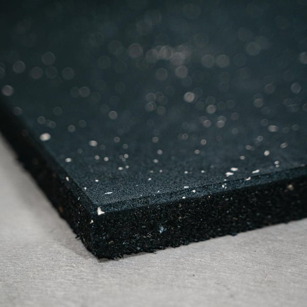 FitNord Kumilaatta 1m x 1m x 30mm, musta valkoisilla pilkuilla 3