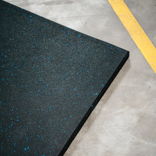 FitNord Kumilaatta 1m x 1m x 30mm, musta sinisillä pilkuilla 2