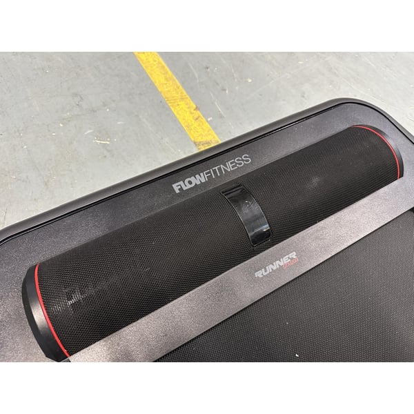 **OUTLET** Flow Fitness Runner DTM200i juoksumatto 3