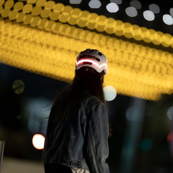 Nutcase Vio Commute Blanco Mips Light pyöräilykypärä